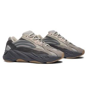 Yeezy Adidas Boost 700 V2 in Tephra